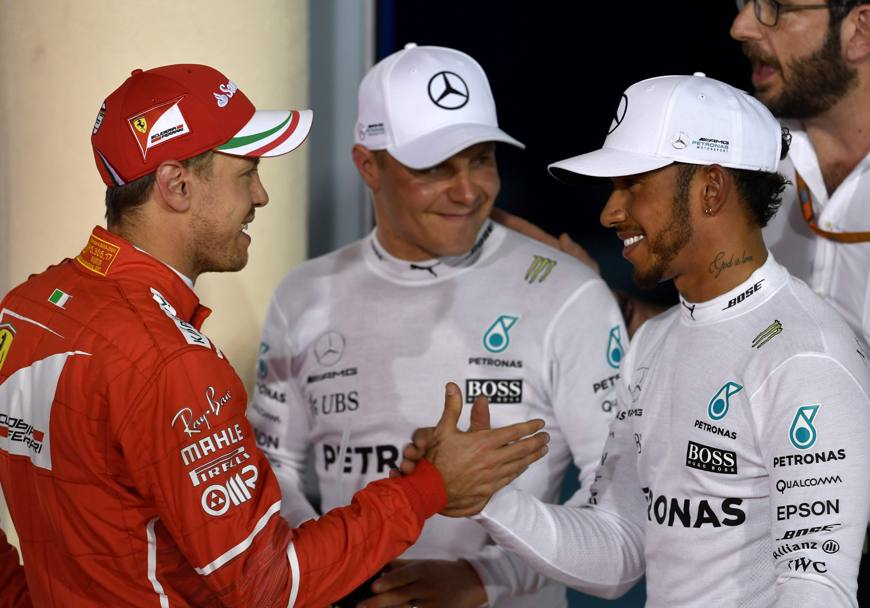 Vettel, Hamilton e al centro Bottas. Afp